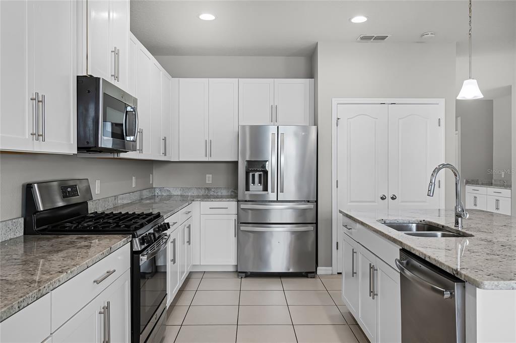 Apopka, Florida, 32712, United States, 4 Bedrooms Bedrooms, ,3 BathroomsBathrooms,Residential,For Sale,1940154