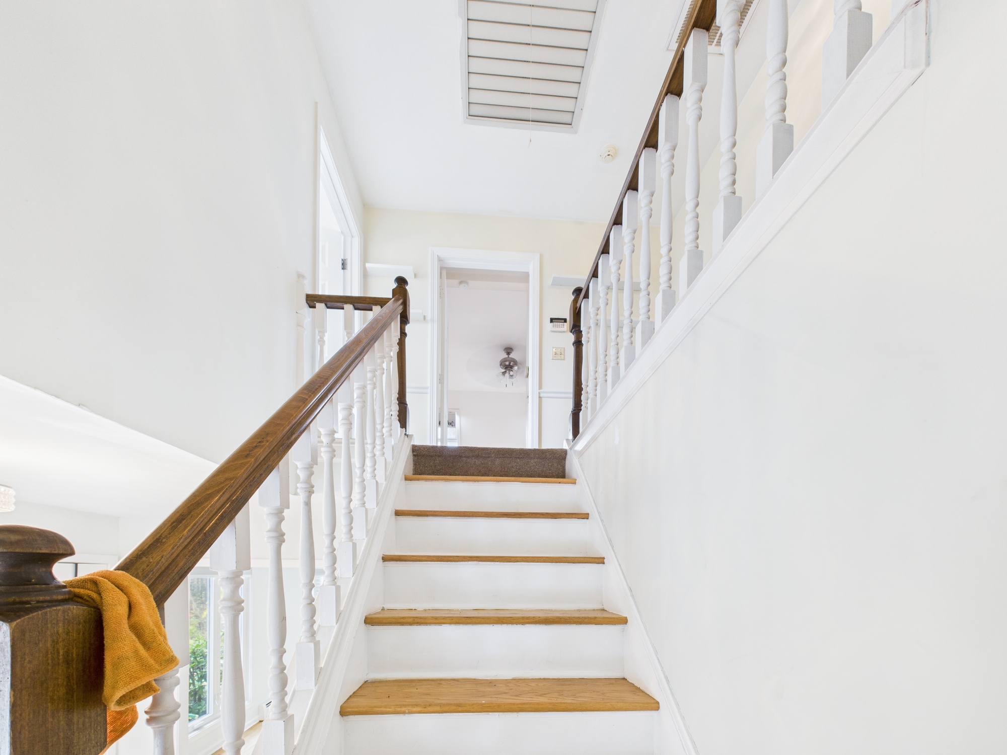 Prospect, Connecticut, 06712, United States, 4 Bedrooms Bedrooms, ,4 BathroomsBathrooms,Residential,For Sale,1987105