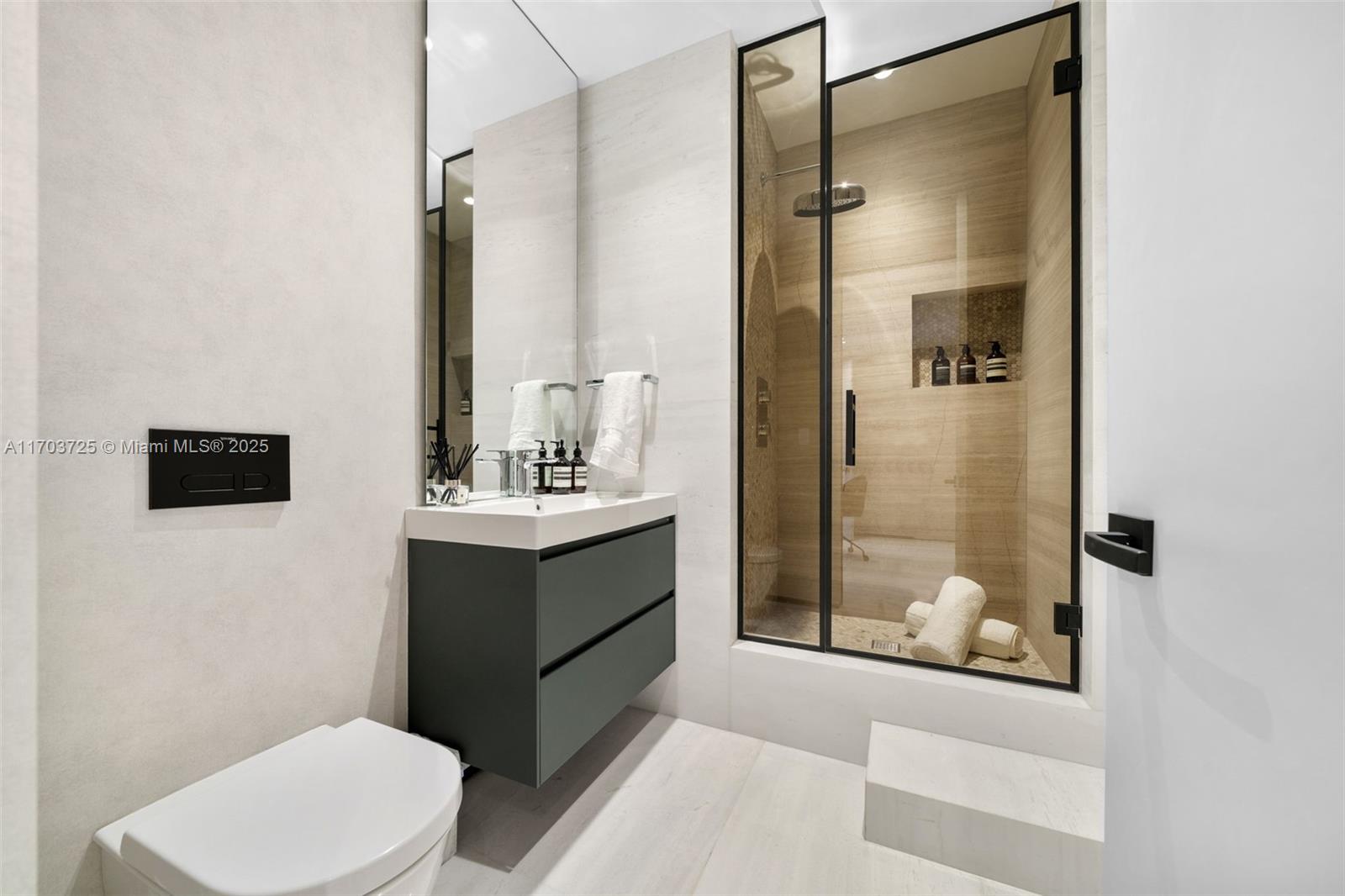 1425 Brickell Ave Unit 66D-66E, Miami, Florida, 33131, United States, 4 Bedrooms Bedrooms, ,5 BathroomsBathrooms,Residential,For Sale,1425 Brickell Ave Unit 66D-66E,1682437