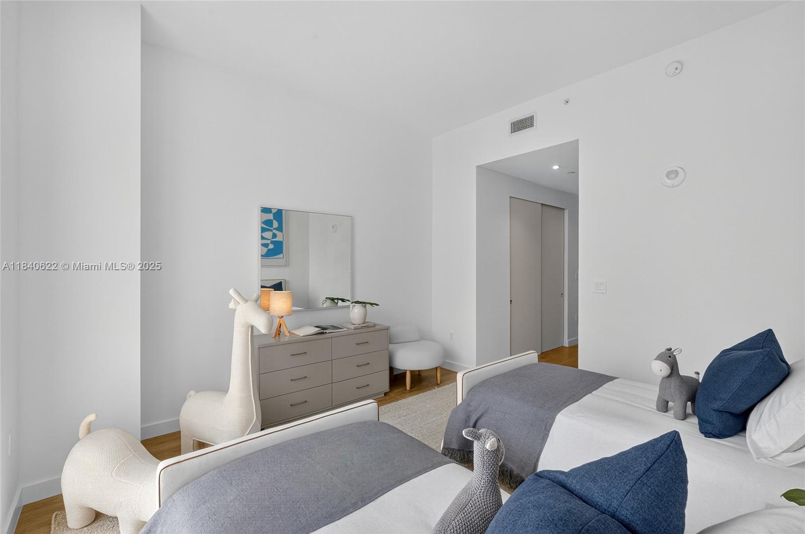 Miami, Florida, 33133, United States, 4 Bedrooms Bedrooms, ,4 BathroomsBathrooms,Residential,For Sale,1898315