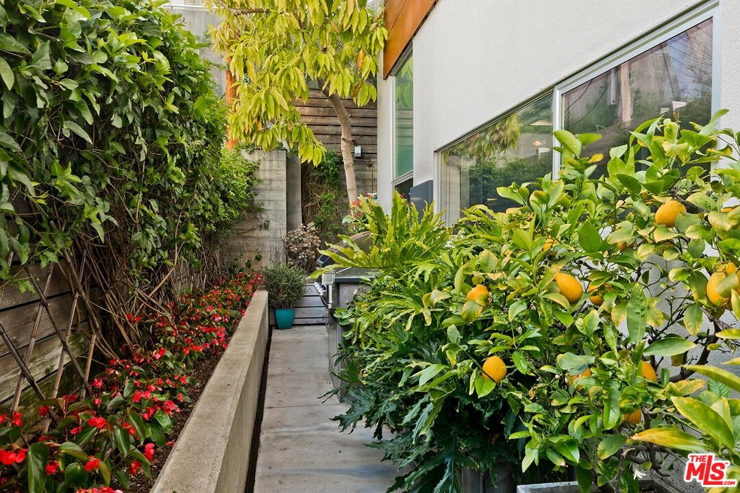 West Hollywood, California, 90069, United States, 2 Bedrooms Bedrooms, ,2 BathroomsBathrooms,Residential,For Sale,2000486