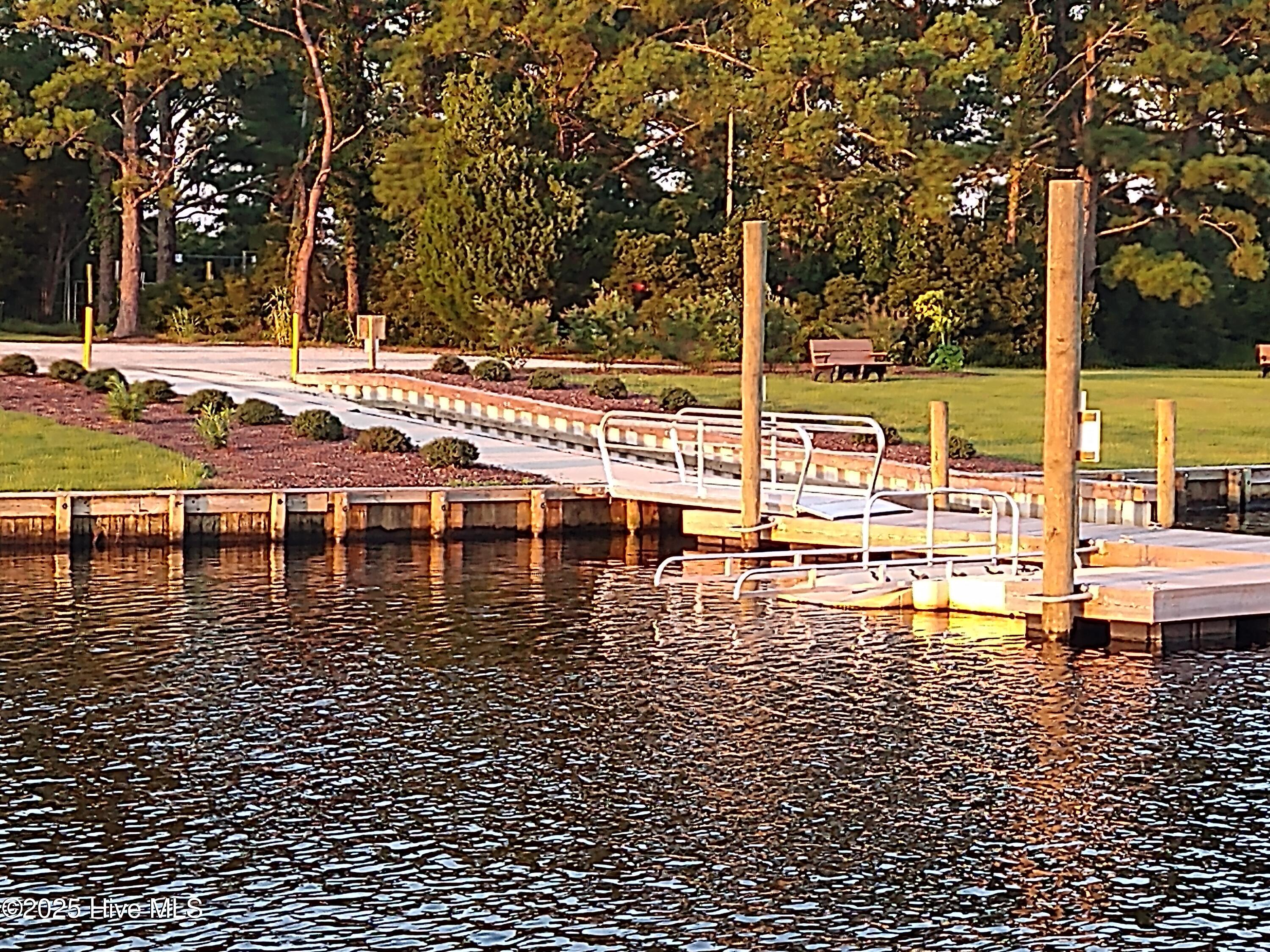New Bern, North Carolina, 28560, United States, 3 Bedrooms Bedrooms, ,4 BathroomsBathrooms,Residential,For Sale,1874944