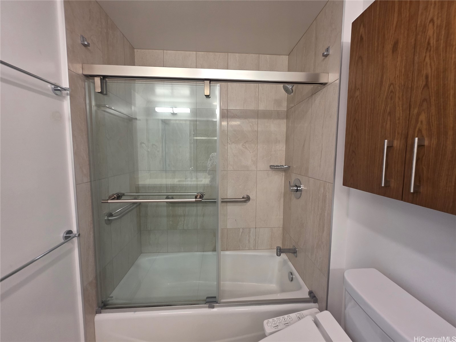 Honolulu, Hawaii, 96814, United States, 2 Bedrooms Bedrooms, ,2 BathroomsBathrooms,Residential,For Sale,1987813