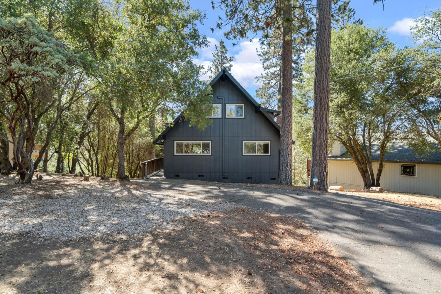 Groveland, California, 95321, United States, 2 Bedrooms Bedrooms, ,3 BathroomsBathrooms,Residential,For Sale,1962373