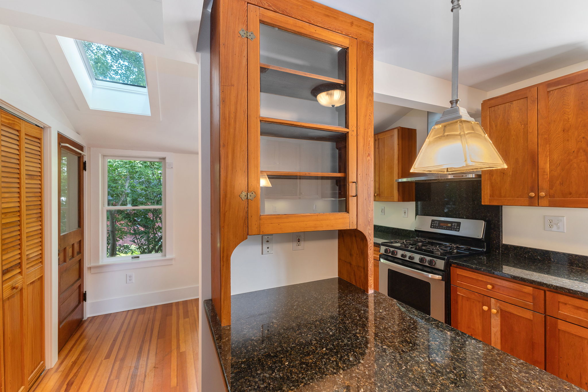  6 Pinewood Avenue, Saratoga Springs, NY, 12866 - 物件實景