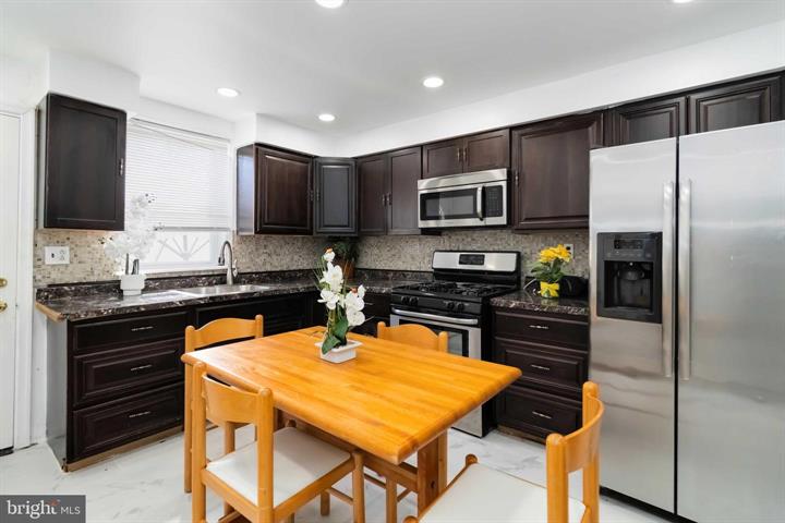 Philadelphia, Pennsylvania, 19123, United States, 4 Bedrooms Bedrooms, ,3 BathroomsBathrooms,Residential,For Sale,1944903