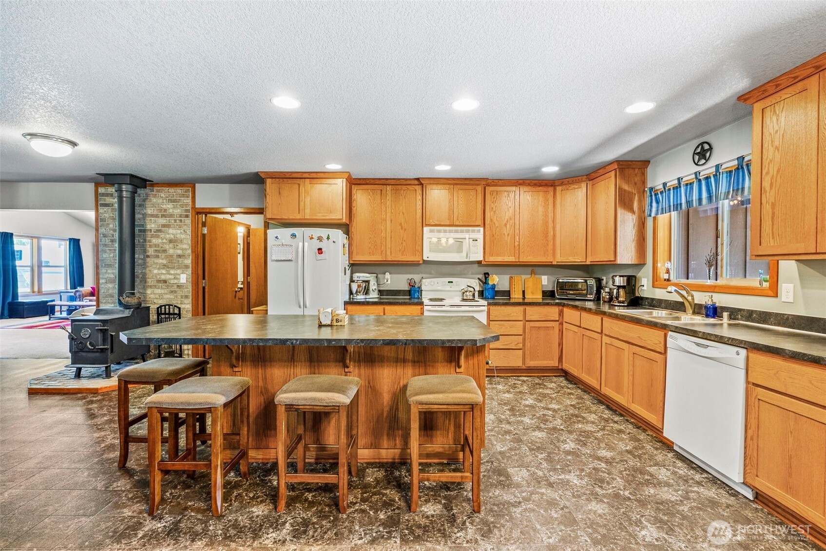 Castle Rock, Washington, 98611, United States, 3 Bedrooms Bedrooms, ,3 BathroomsBathrooms,Residential,For Sale,1836811