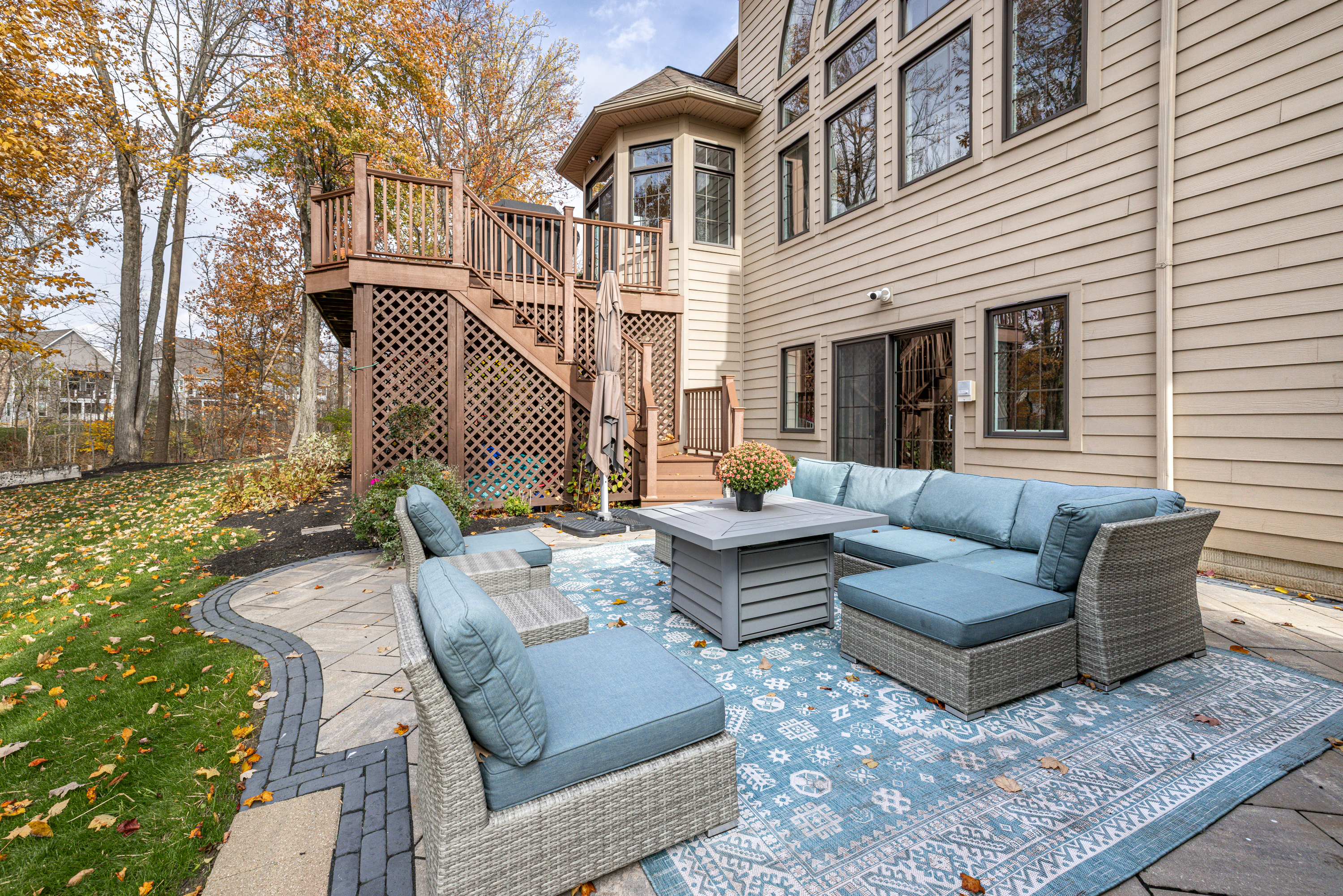 Strongsville, Ohio, 44136, United States, 4 Bedrooms Bedrooms, ,5 BathroomsBathrooms,Residential,For Sale,1988624