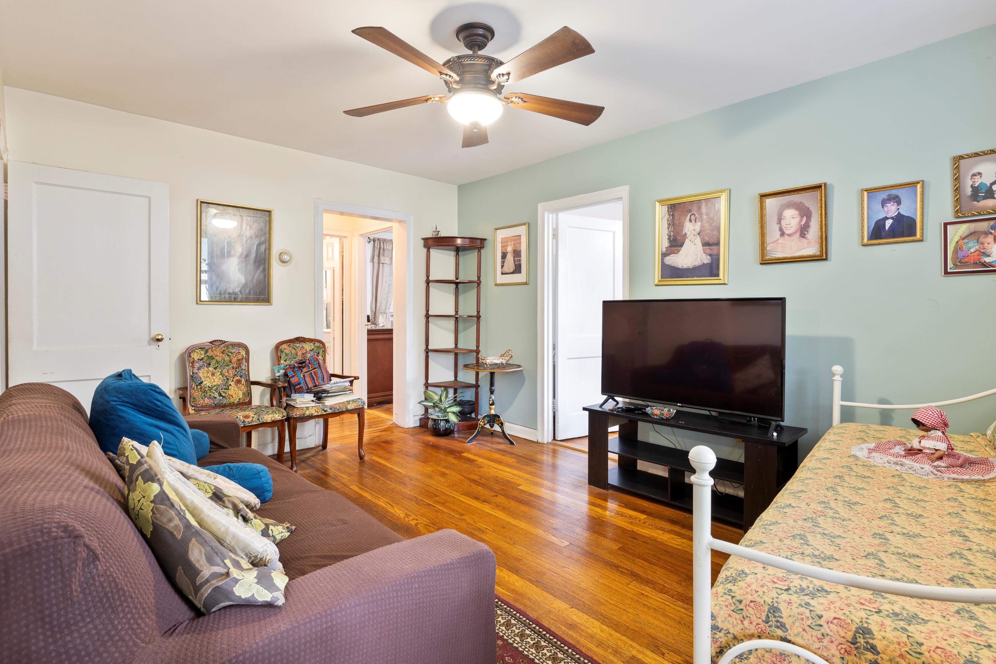 Sunnyside, New York, 11104, United States, 5 Bedrooms Bedrooms, ,3 BathroomsBathrooms,Residential,For Sale,1823180