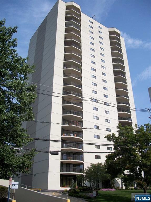 Hackensack, New Jersey, 07601, United States, 2 Bedrooms Bedrooms, ,2 BathroomsBathrooms,Residential,For Sale,1912760