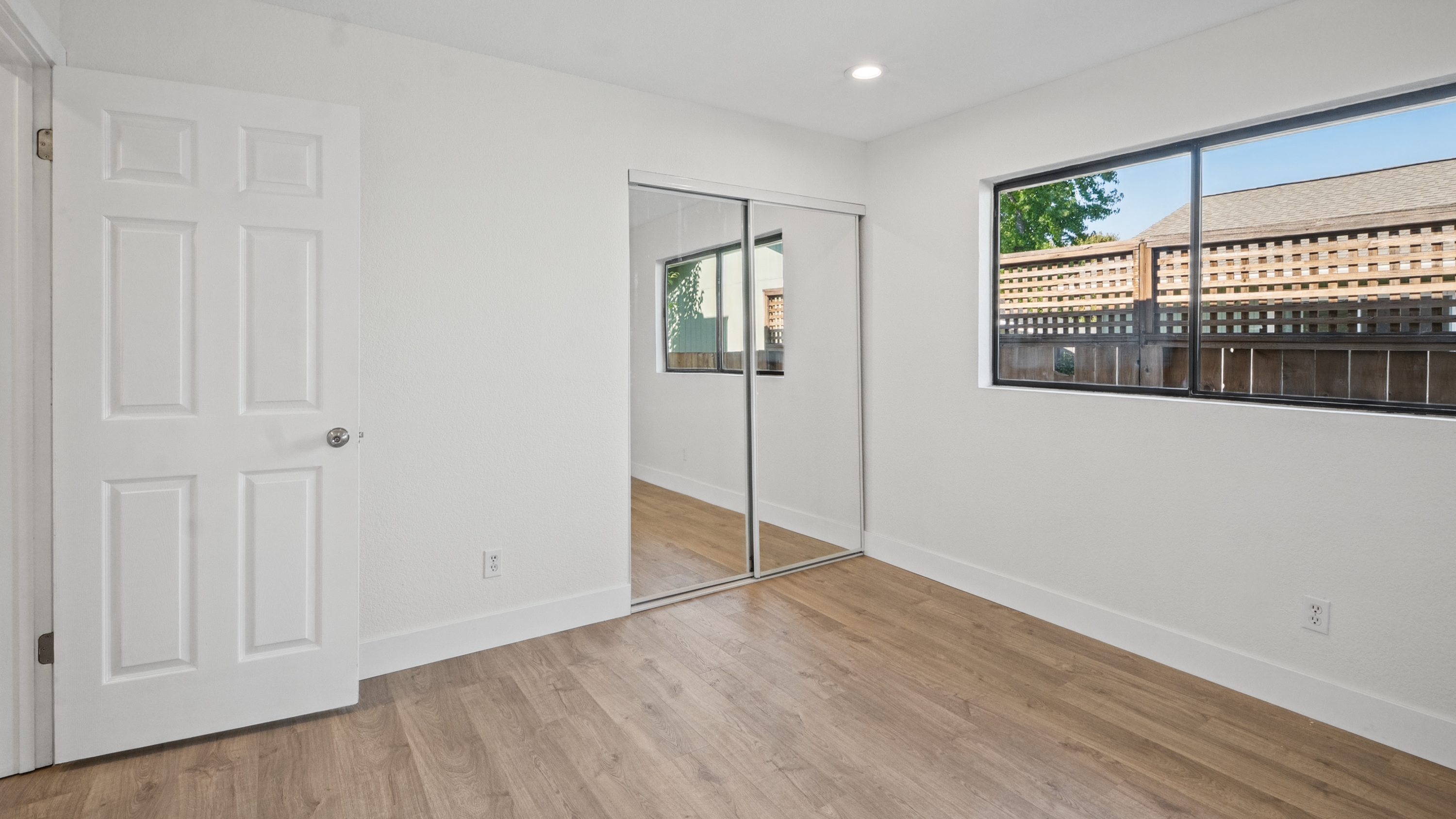  Updated Open Floor Plan House - 物件實景