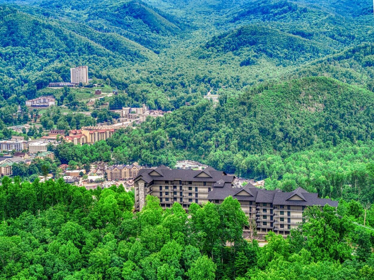 Gatlinburg, Tennessee, 37738, United States, 3 Bedrooms Bedrooms, ,4 BathroomsBathrooms,Residential,For Sale,2027383
