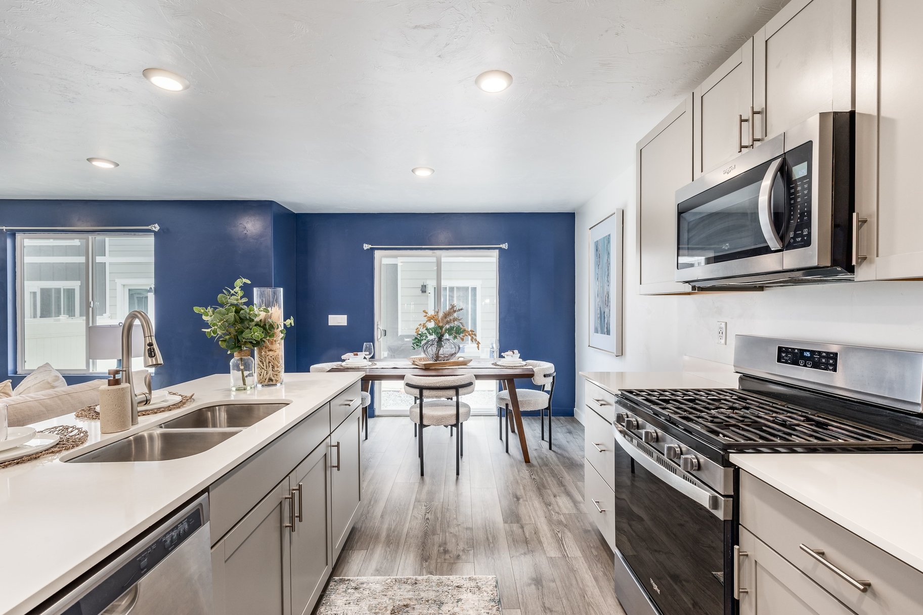  Move-In Ready  Appliances Included  Walk-In Closets in Every Bedroom - 物件實景