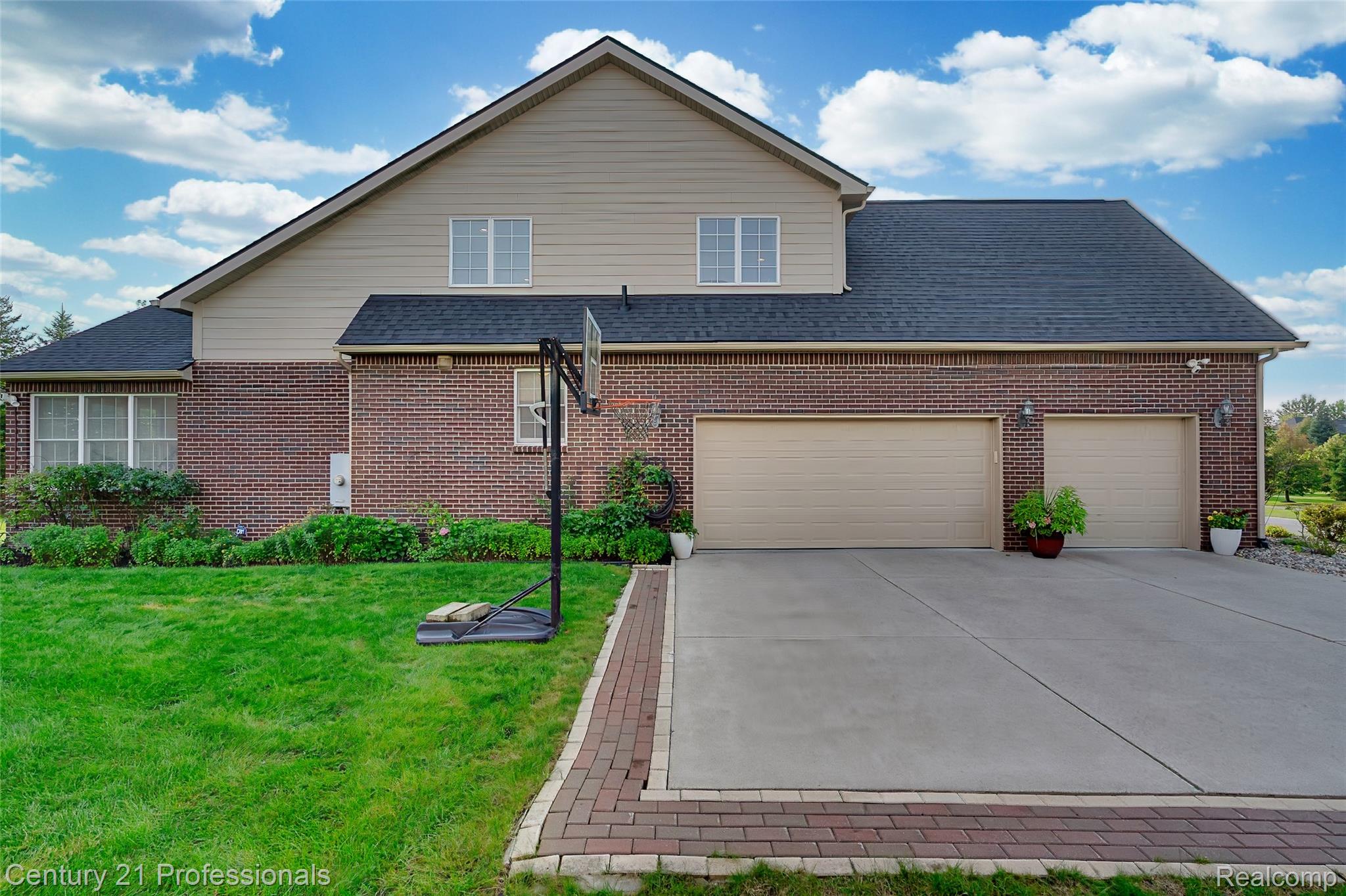 Novi, Michigan, 48374, United States, 4 Bedrooms Bedrooms, ,5 BathroomsBathrooms,Residential,For Sale,1904445