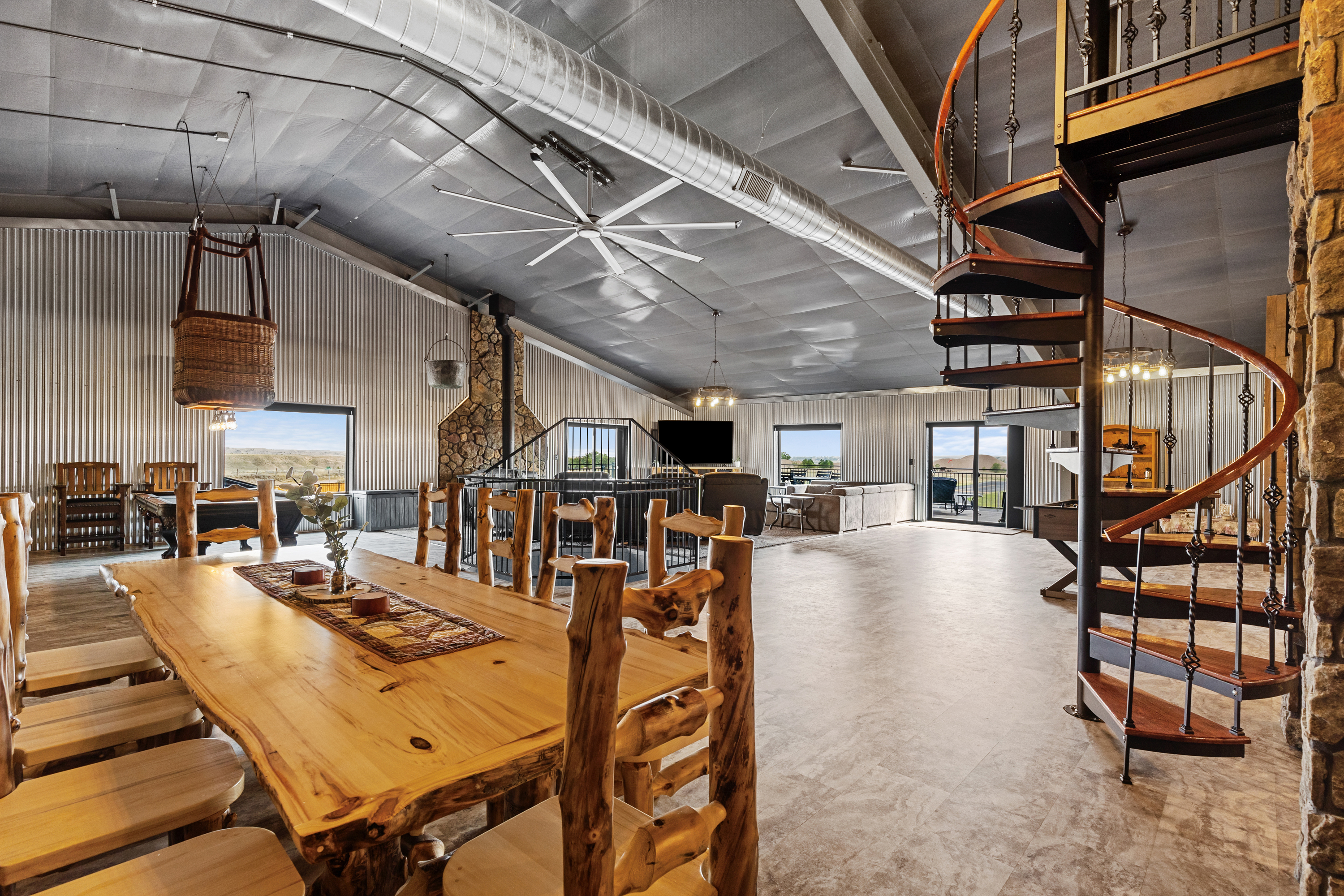 Hot Springs, South Dakota, 57747, United States, 6 Bedrooms Bedrooms, ,6 BathroomsBathrooms,Residential,For Sale,1978039