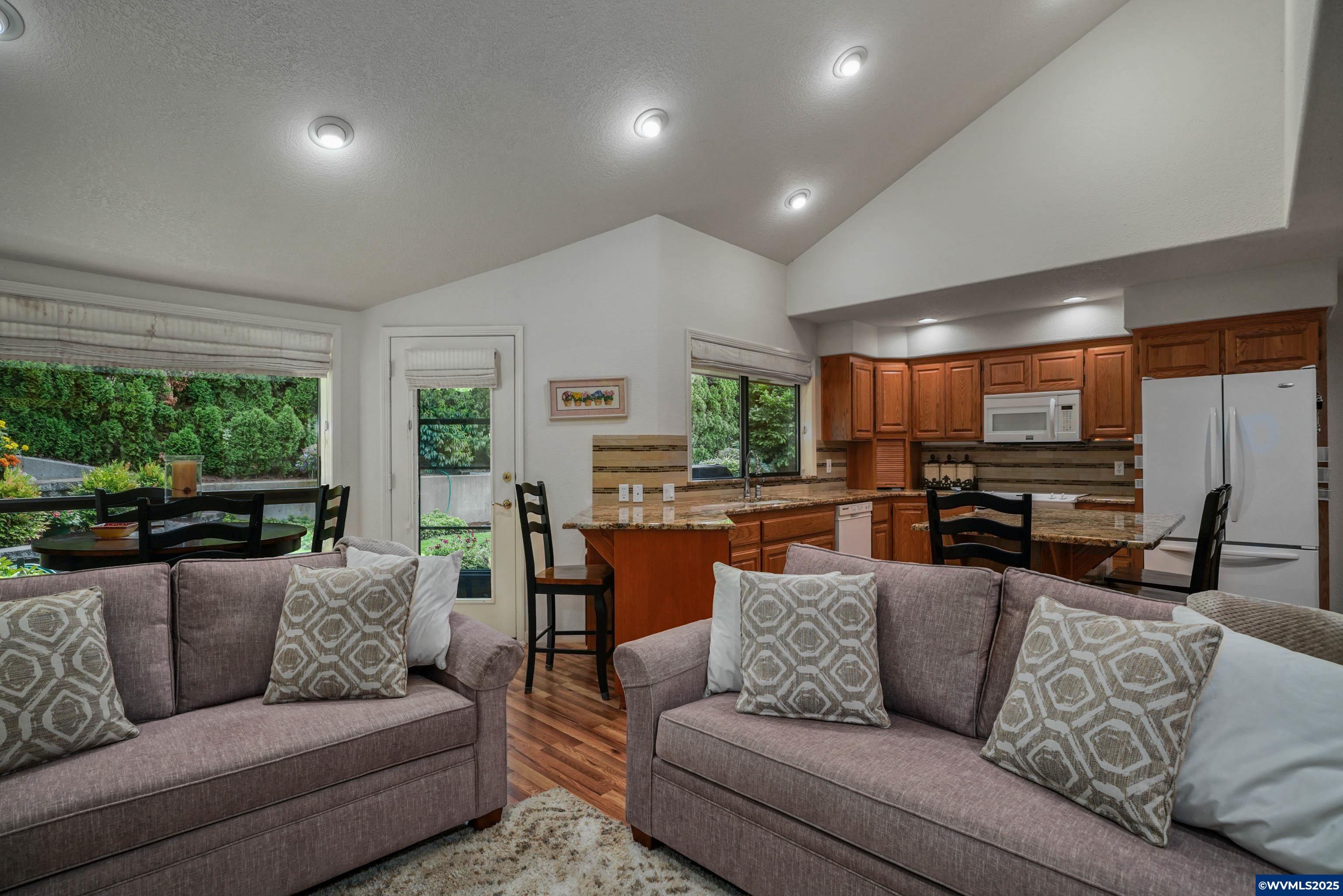 Salem, Oregon, 97302, United States, 5 Bedrooms Bedrooms, ,4 BathroomsBathrooms,Residential,For Sale,1906348