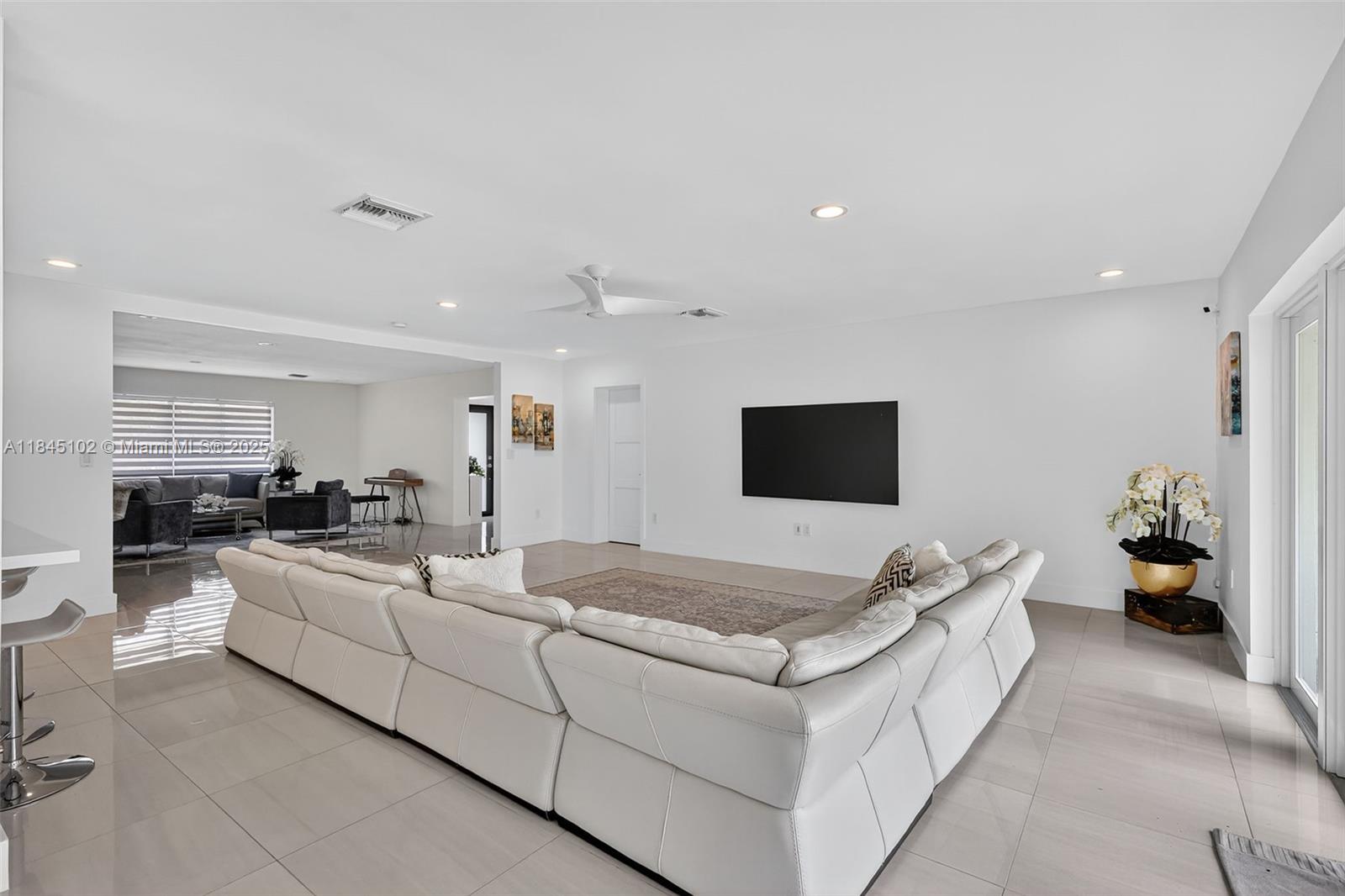 Palmetto Bay, Florida, 33158, United States, 4 Bedrooms Bedrooms, ,4 BathroomsBathrooms,Residential,For Sale,1900874