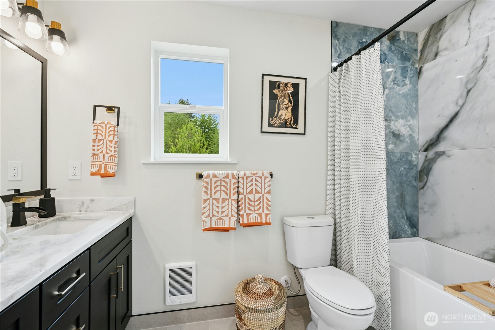 Everett, Washington, 98208, United States, 4 Bedrooms Bedrooms, ,2 BathroomsBathrooms,Residential,For Sale,1827373