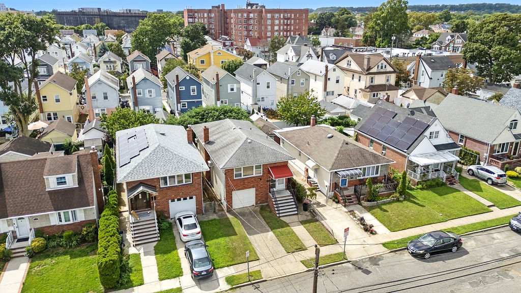 Floral Park, New York, 11001, United States, 3 Bedrooms Bedrooms, ,3 BathroomsBathrooms,Residential,For Sale,1928603