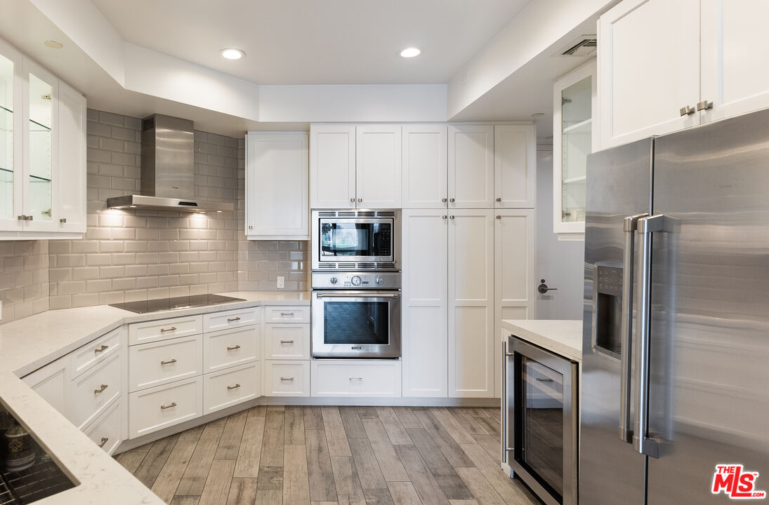 Los Angeles, California, 90024, United States, 2 Bedrooms Bedrooms, ,3 BathroomsBathrooms,Residential,For Sale,1883580