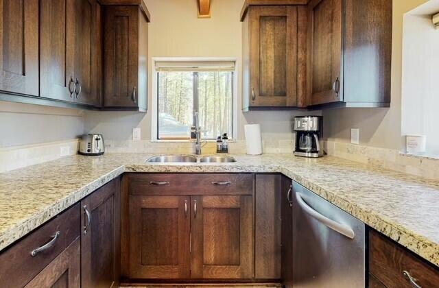 Bend, Oregon, 97707, United States, 2 Bedrooms Bedrooms, ,1 BathroomBathrooms,Residential,For Sale,1976090