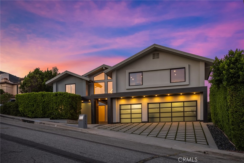 Glendale, California, 91207, United States, 4 Bedrooms Bedrooms, ,5 BathroomsBathrooms,Residential,For Sale,1934698