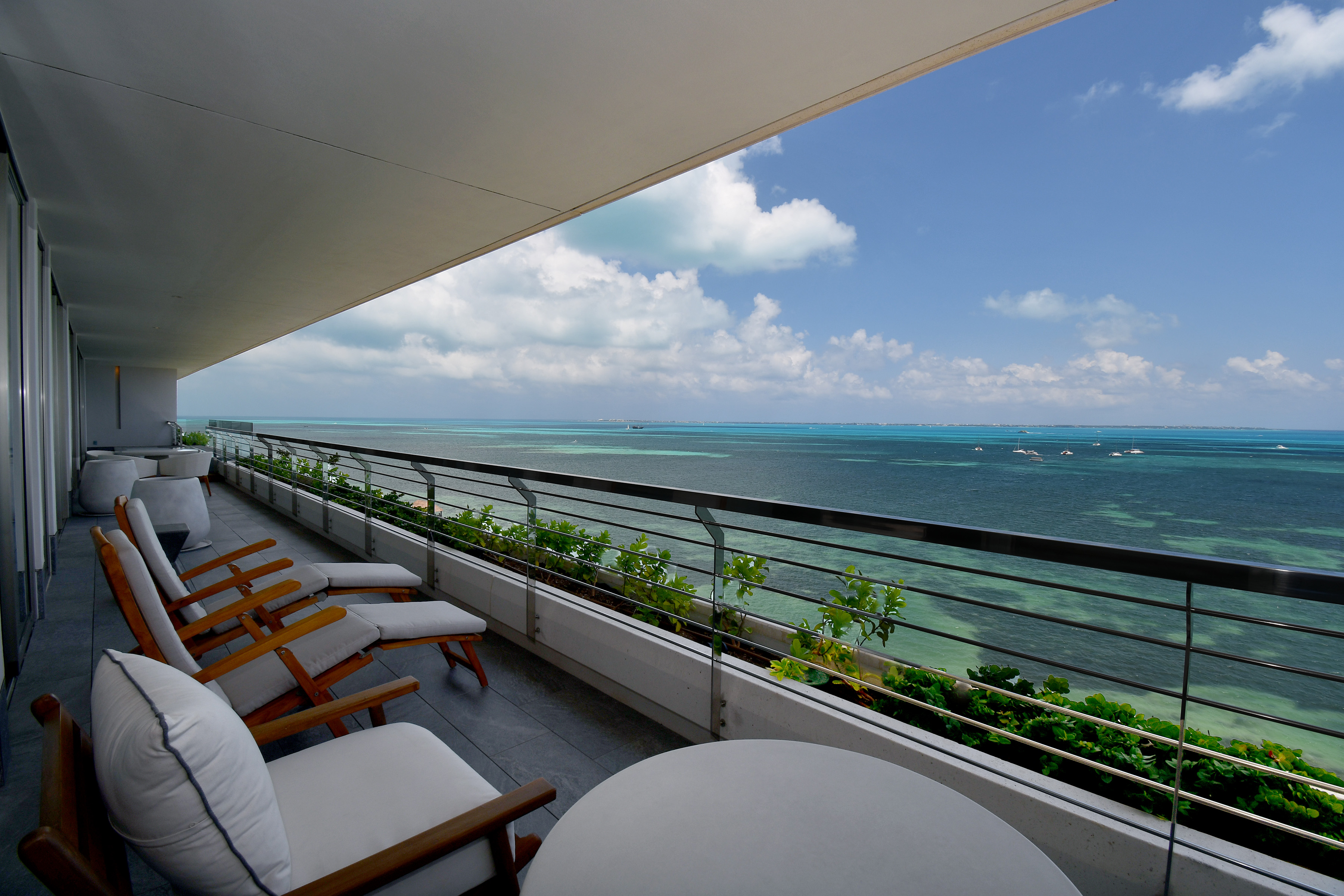 PRIVATE RESIDENCE OCEANFRONT OF CARIBBEAN SEA – TOTAL ELEGANCE IN EVERY DETAIL