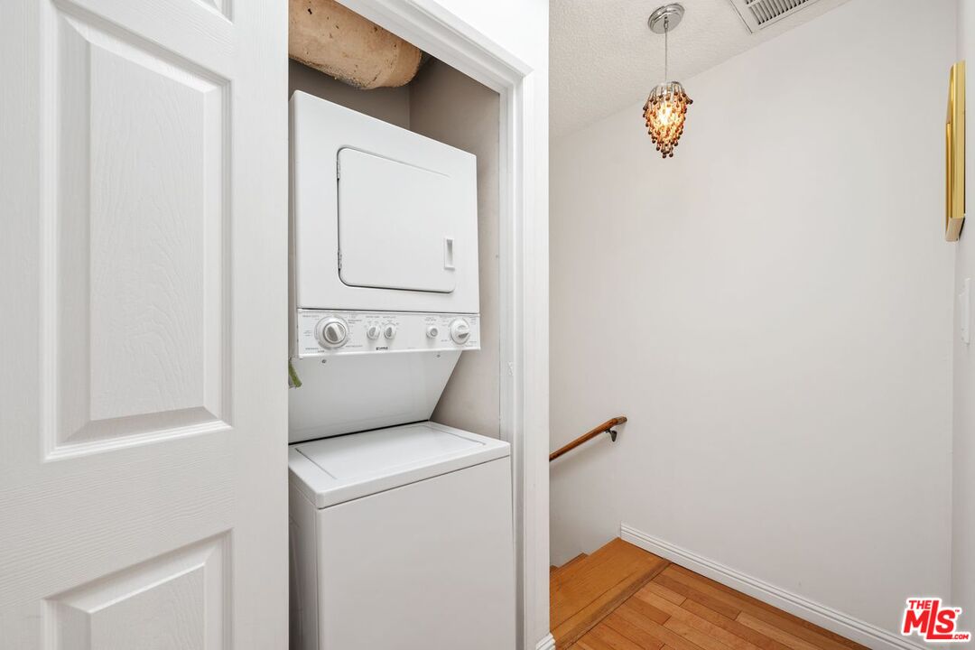 Santa Monica, California, 90404, United States, 3 Bedrooms Bedrooms, ,3 BathroomsBathrooms,Residential,For Sale,1779157