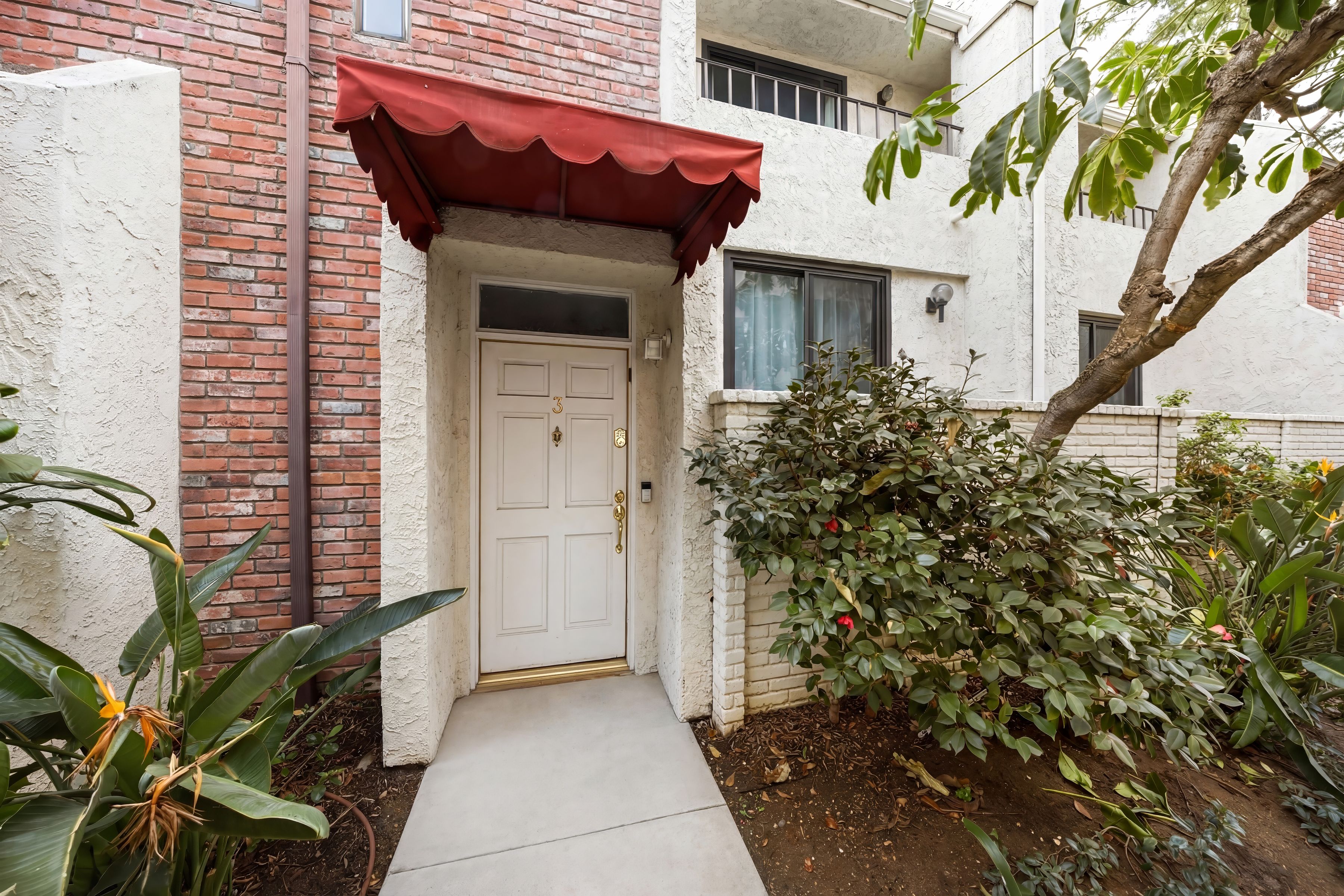  6540 Hayvenhurst Avenue #3 - 物件實景