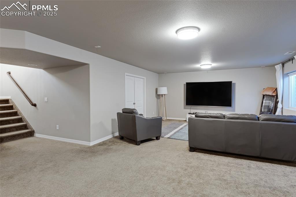 Monument, Colorado, 80132, United States, 5 Bedrooms Bedrooms, ,3 BathroomsBathrooms,Residential,For Sale,1875210