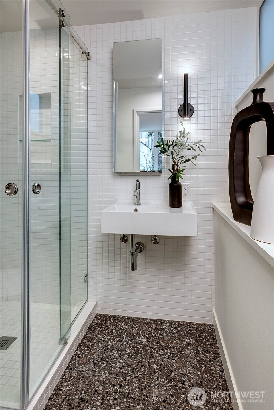 Seattle, Washington, 98199, United States, 2 Bedrooms Bedrooms, ,1 BathroomBathrooms,Residential,For Sale,1950850