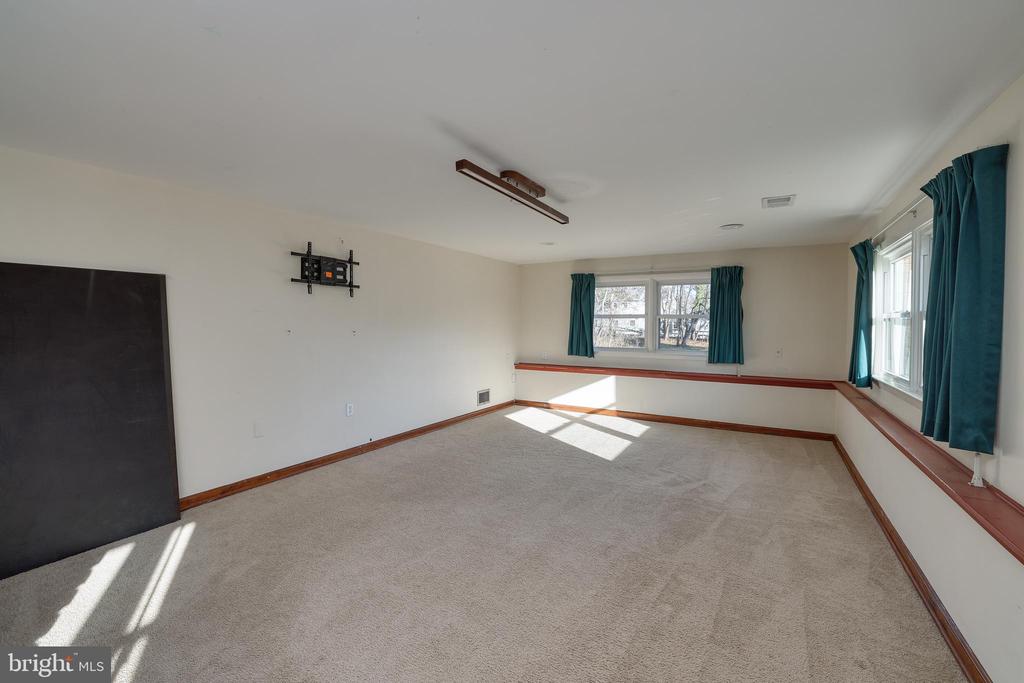 Trenton, New Jersey, 08618, United States, 4 Bedrooms Bedrooms, ,3 BathroomsBathrooms,Residential,For Sale,1995811