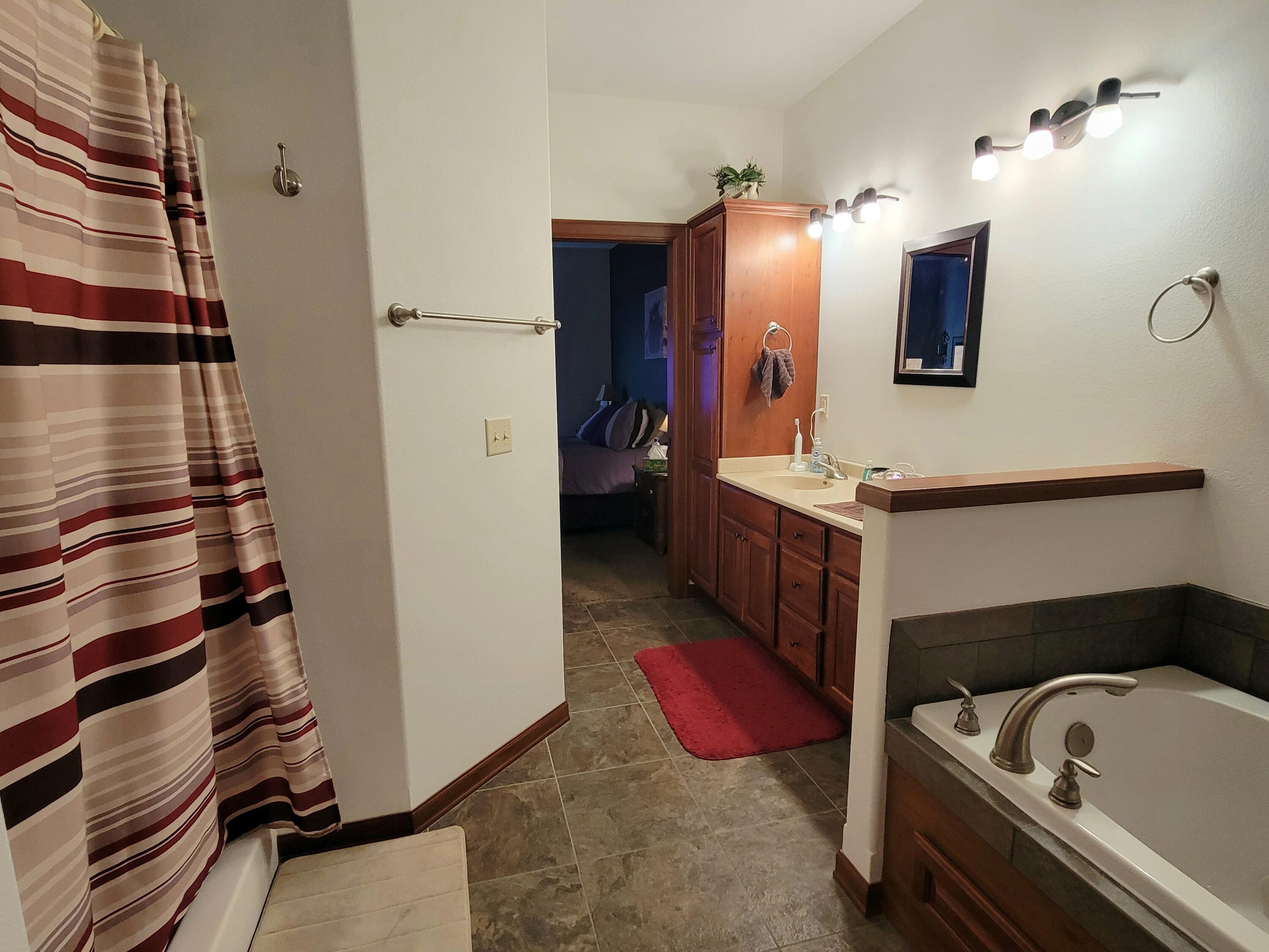 Aberdeen, South Dakota, 57401, United States, 5 Bedrooms Bedrooms, ,4 BathroomsBathrooms,Residential,For Sale,1931834