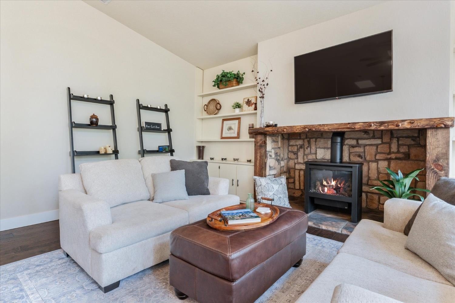 Murphys, California, 95247, United States, 4 Bedrooms Bedrooms, ,3 BathroomsBathrooms,Residential,For Sale,1981649