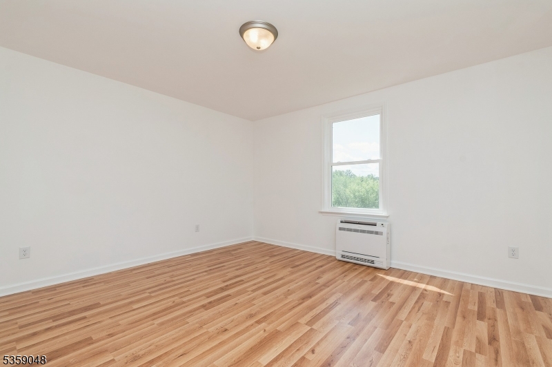 Franklin Twp., New Jersey, 08825, United States, 2 Bedrooms Bedrooms, ,3 BathroomsBathrooms,Residential,For Sale,1820941