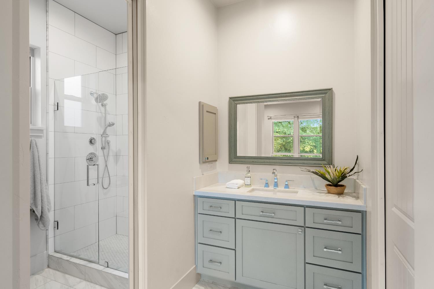 Loomis, California, 95650, United States, 5 Bedrooms Bedrooms, ,6 BathroomsBathrooms,Residential,For Sale,2003238