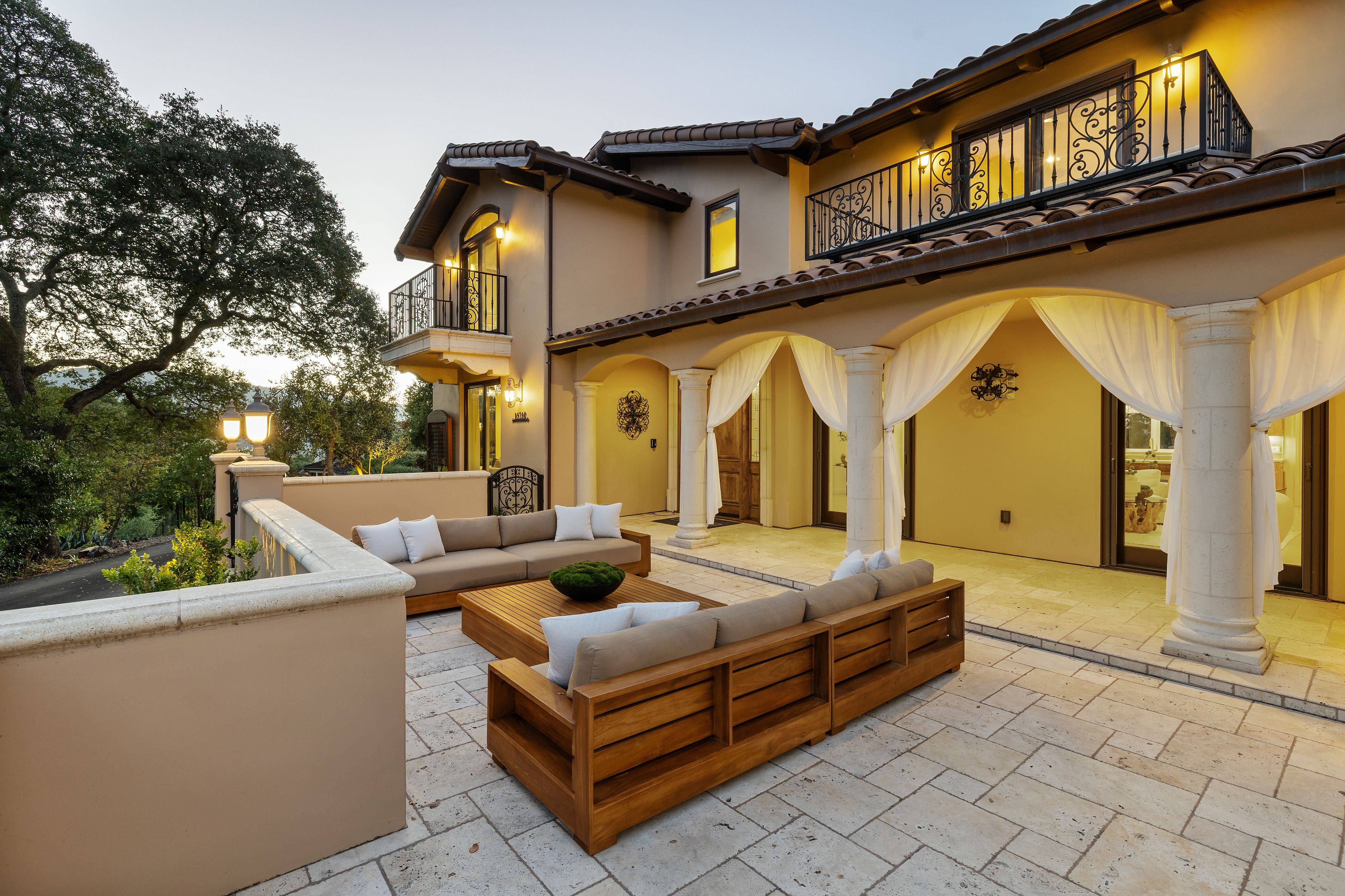  Private Mediterranean Estate with Breathtaking Views - 物件實景