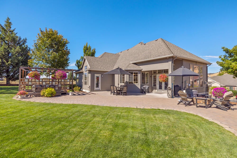 Klamath Falls, Oregon, 97601, United States, 3 Bedrooms Bedrooms, ,3 BathroomsBathrooms,Residential,For Sale,1848515
