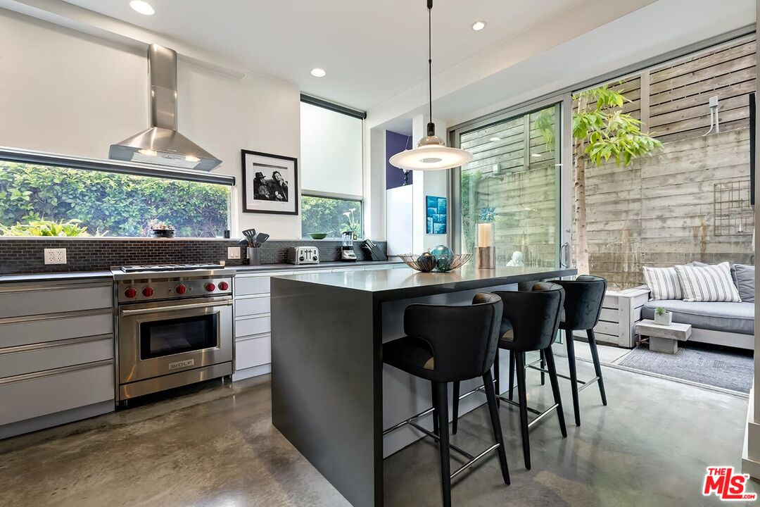 West Hollywood, California, 90069, United States, 2 Bedrooms Bedrooms, ,2 BathroomsBathrooms,Residential,For Sale,1760061