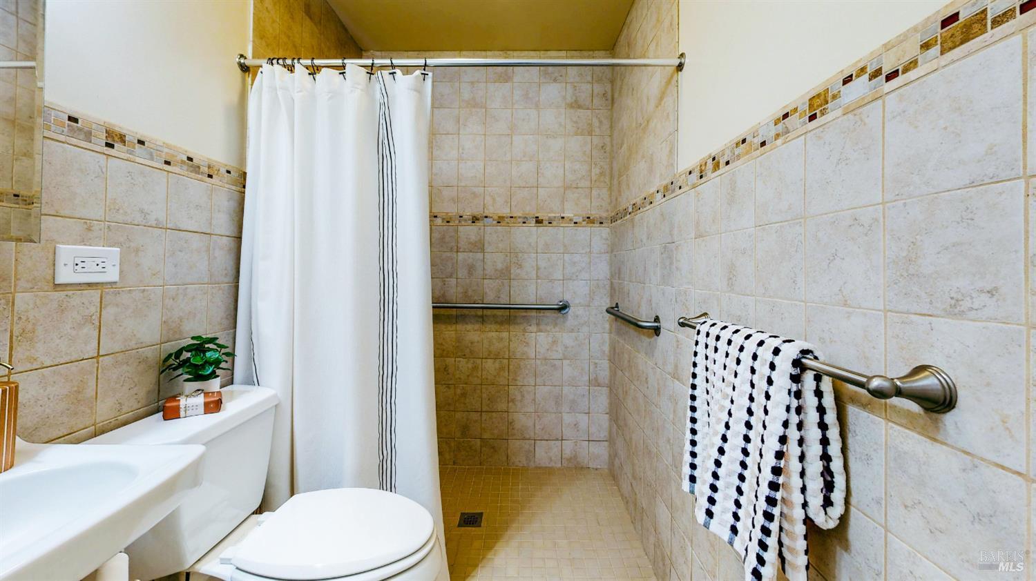 Petaluma, California, 94952, United States, 3 Bedrooms Bedrooms, ,2 BathroomsBathrooms,Residential,For Sale,2008793