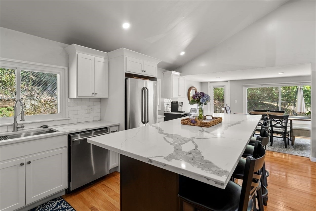 Waltham, Massachusetts, 02453, United States, 3 Bedrooms Bedrooms, ,2 BathroomsBathrooms,Residential,For Sale,1939650