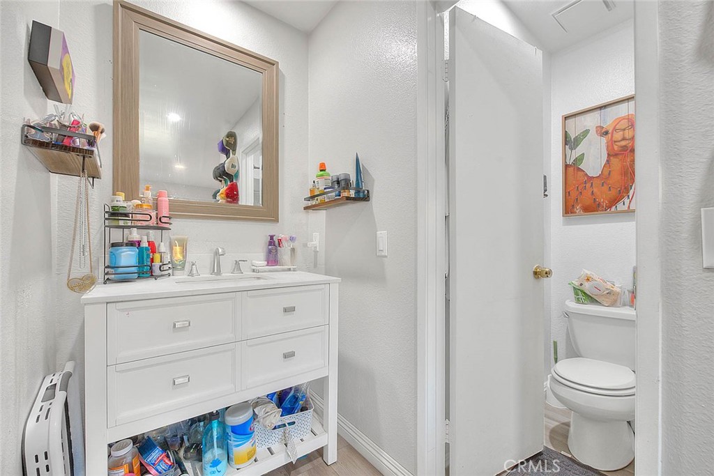 Jurupa Valley, California, 92509, United States, 4 Bedrooms Bedrooms, ,2 BathroomsBathrooms,Residential,For Sale,1998083