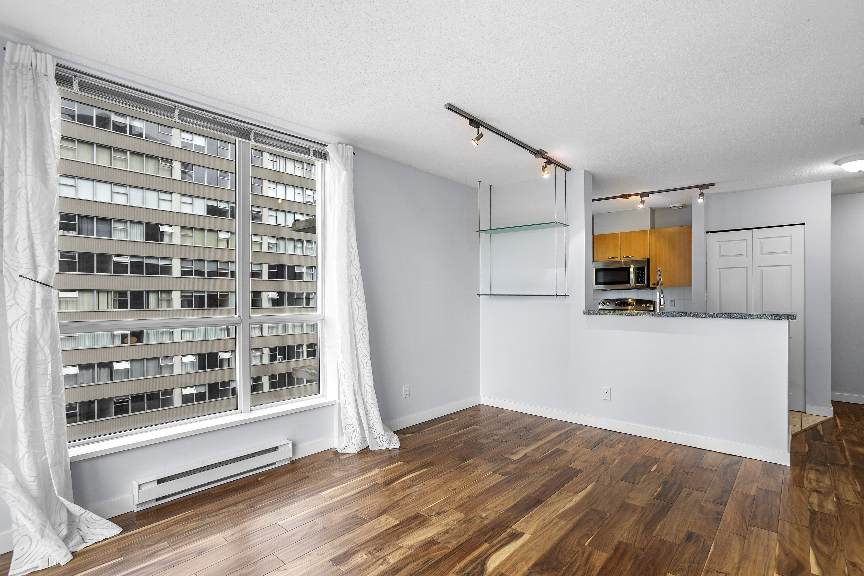  Downtown One Bedroom & Two Den - 物件實景