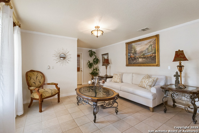 Floresville, Texas, 78114, United States, 6 Bedrooms Bedrooms, ,3 BathroomsBathrooms,Residential,For Sale,1754685