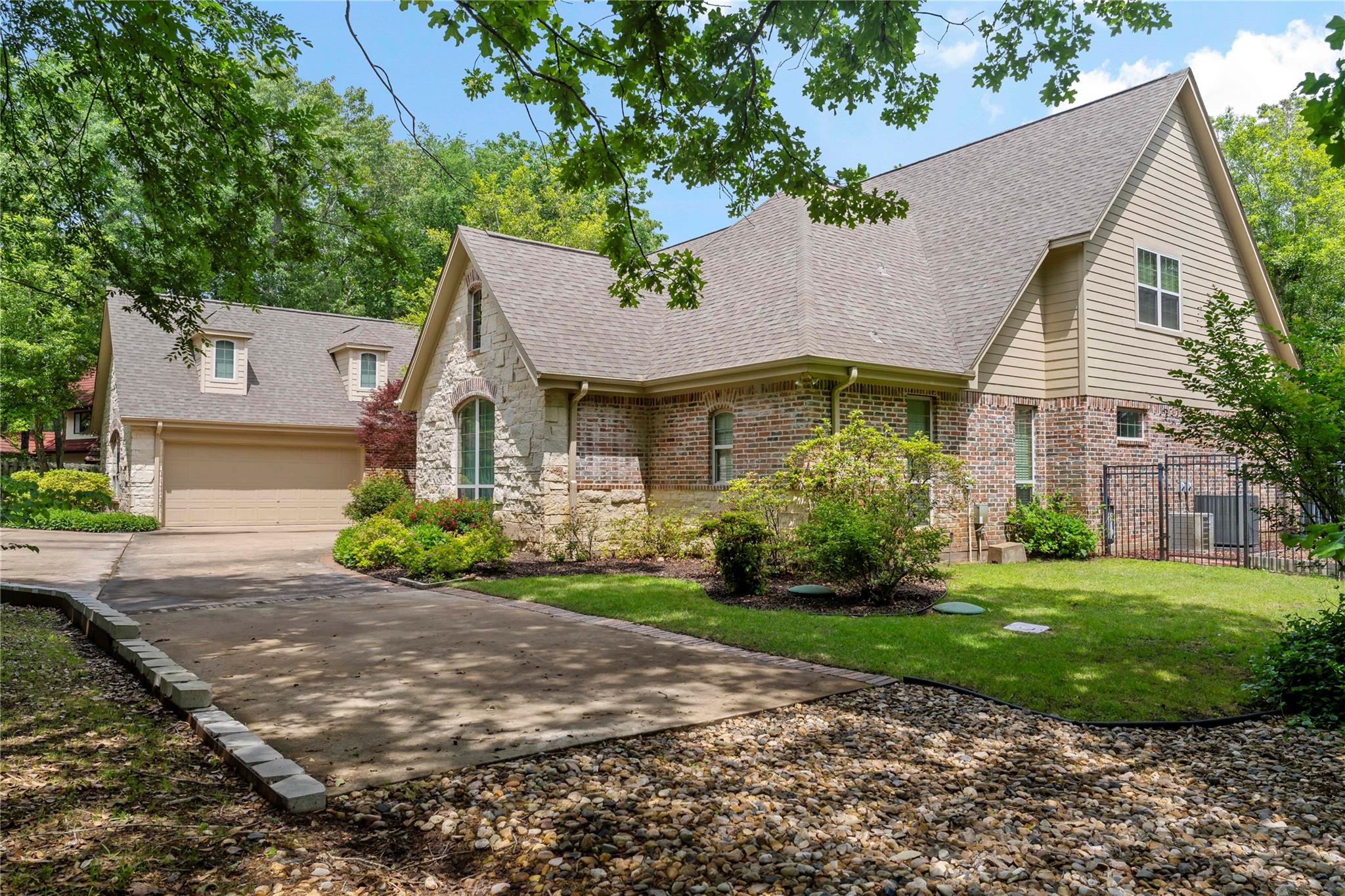 Powderly, Texas, 75473, United States, 5 Bedrooms Bedrooms, ,5 BathroomsBathrooms,Residential,For Sale,2024078