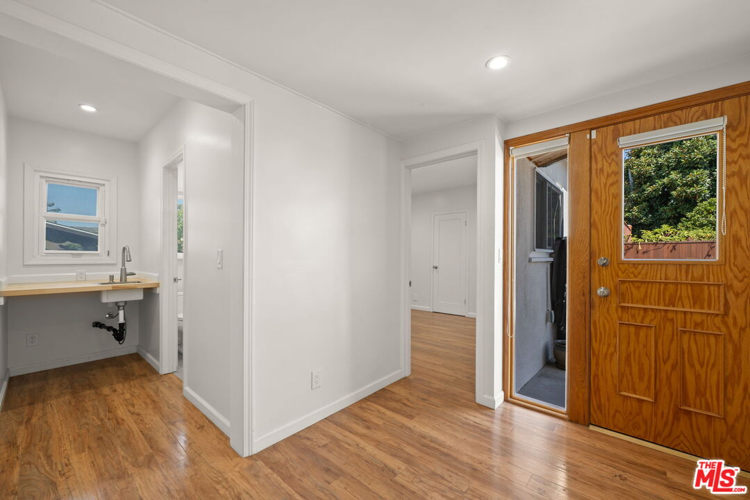 Inglewood, California, 90301, United States, 4 Bedrooms Bedrooms, ,Residential,For Sale,1993499