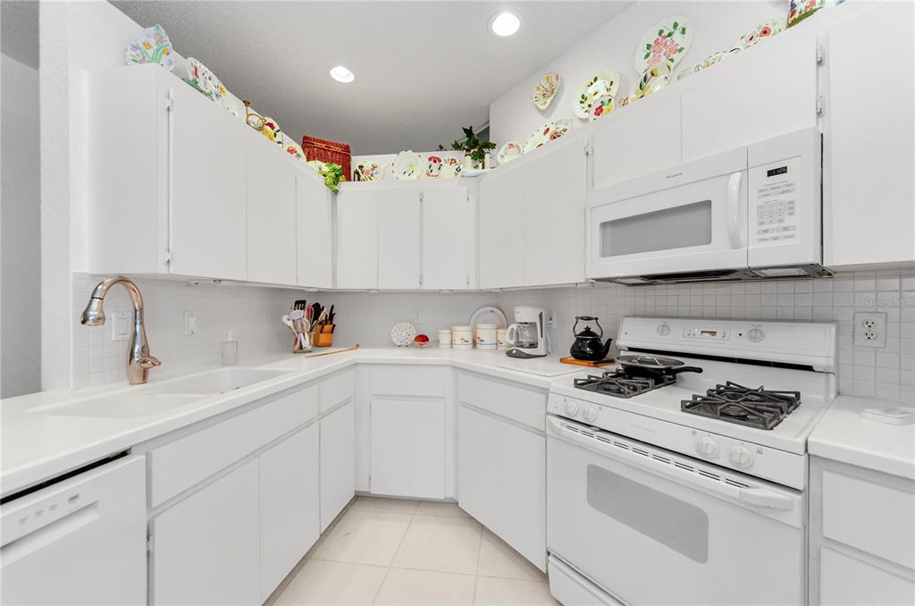 Dunedin, Florida, 34698, United States, 4 Bedrooms Bedrooms, ,2 BathroomsBathrooms,Residential,For Sale,1848616