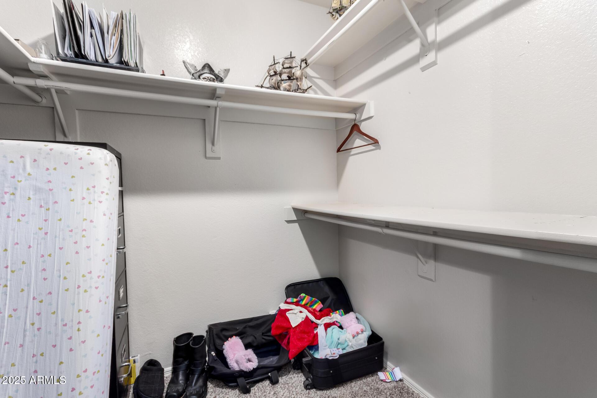 Glendale, Arizona, 85302, United States, 4 Bedrooms Bedrooms, ,4 BathroomsBathrooms,Residential,For Sale,1977849