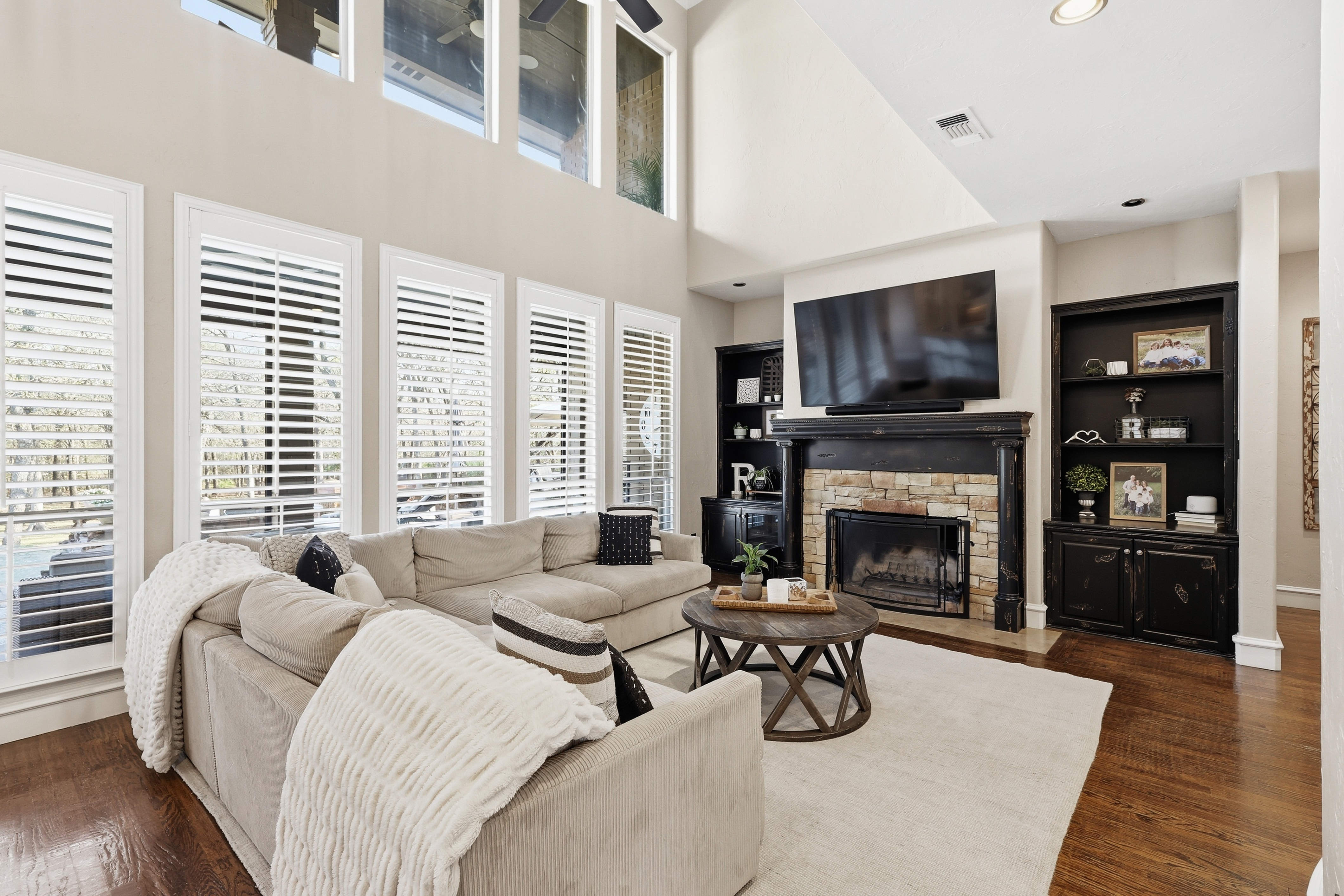  Resort-Style Estate Living on 1.9 Wooded Acres in Prestigious Shadow Wood Estate - 物件實景