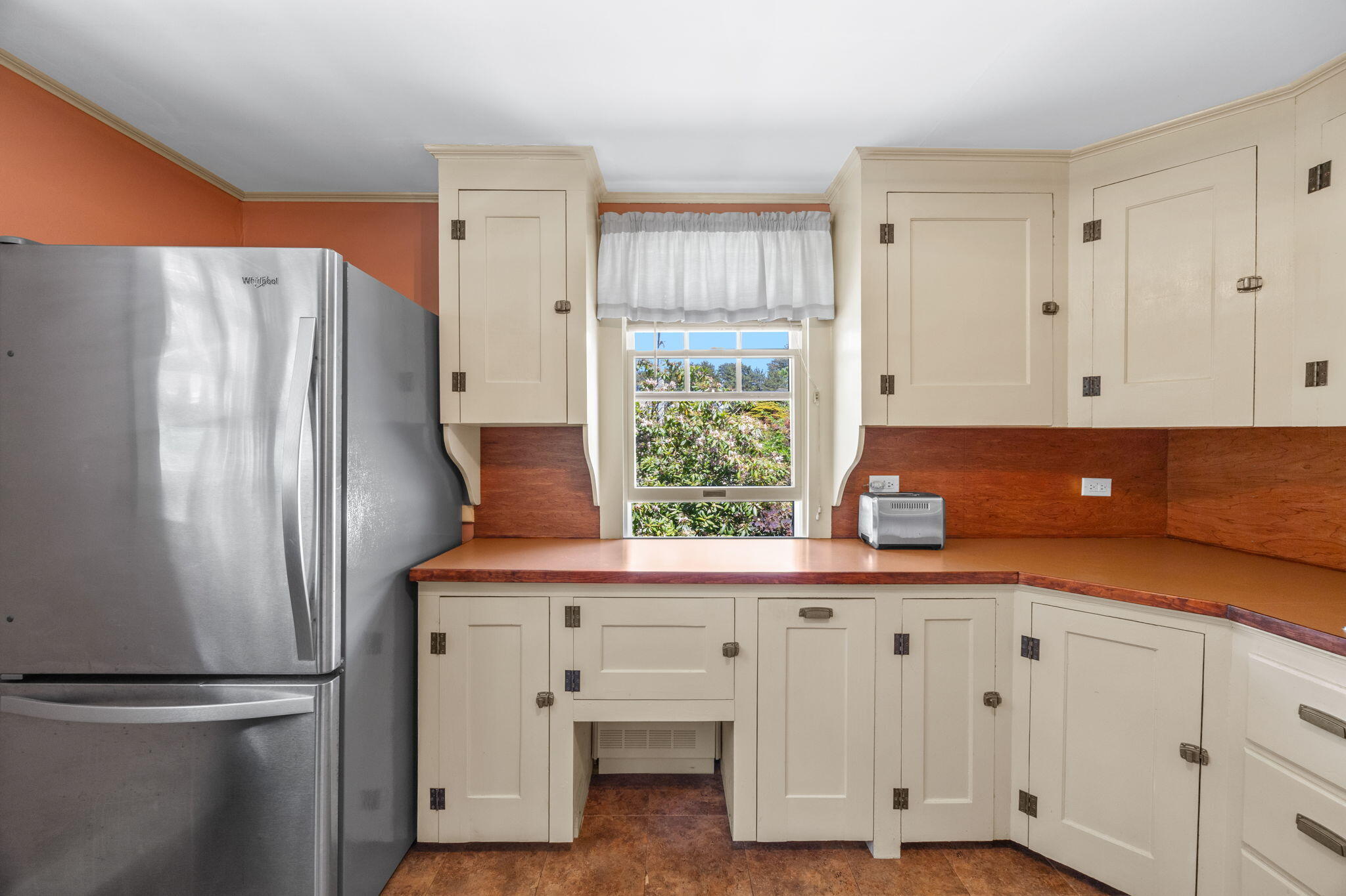  Move-In Ready Comfort on a Beautifully Wooded Acre-Plus Setting - 物件實景